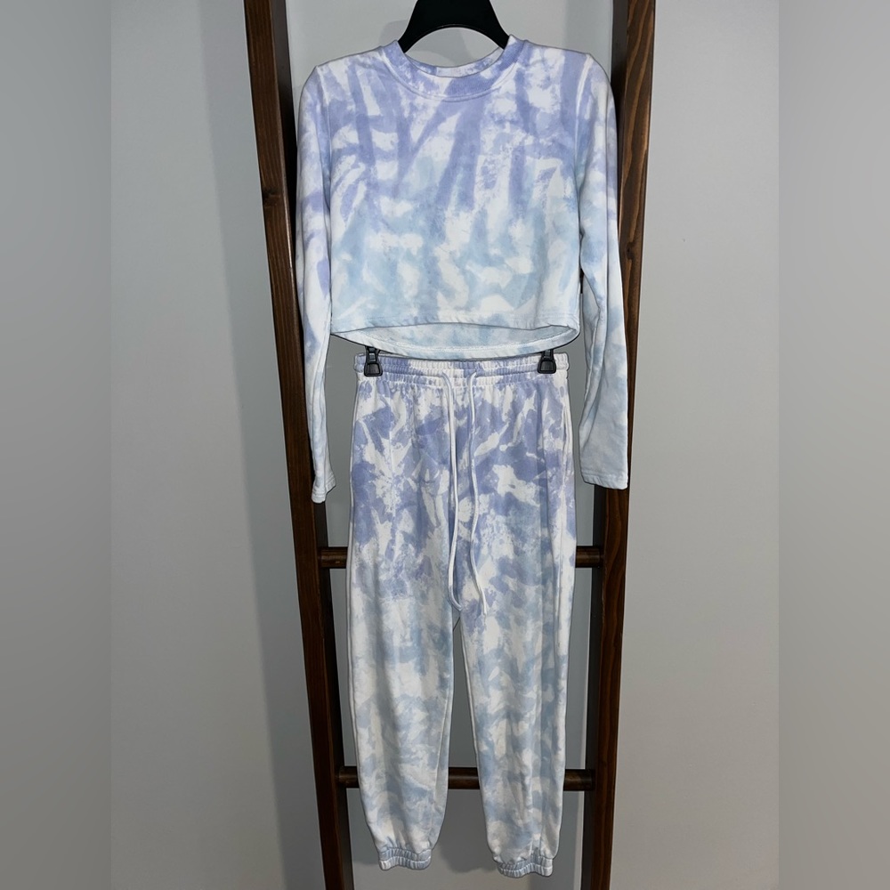 blue tie dye sweat shirt/sweat pants set